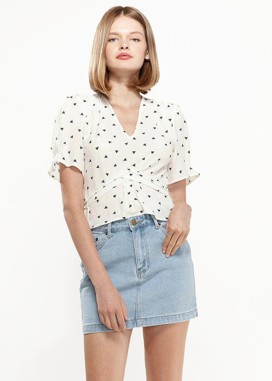 Women's Triangle Print Puff Sleeve Blouse in White triangle