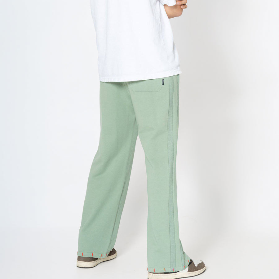 Konus Men's Wide Leg Sweatpants in Green - shopatkonus