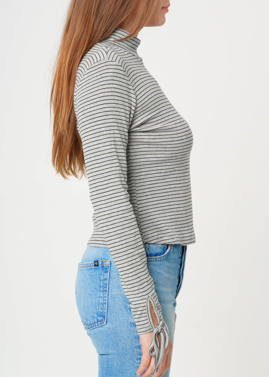 Camiseta de manga larga con cuello simulado para mujer