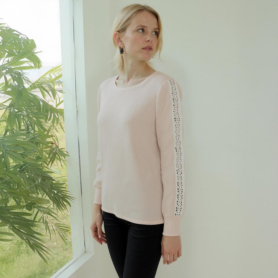 Pleione Women's Round Neck Sweater in Blush