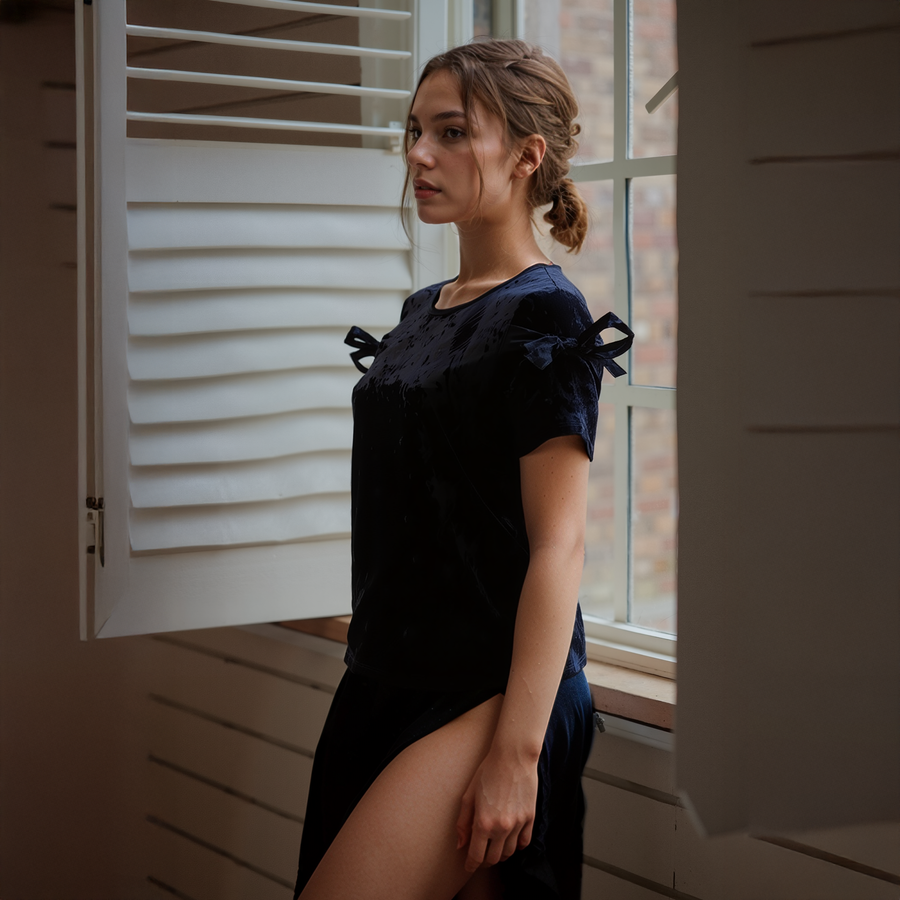 Women's Round Neck Velvet Top - shopatkonus