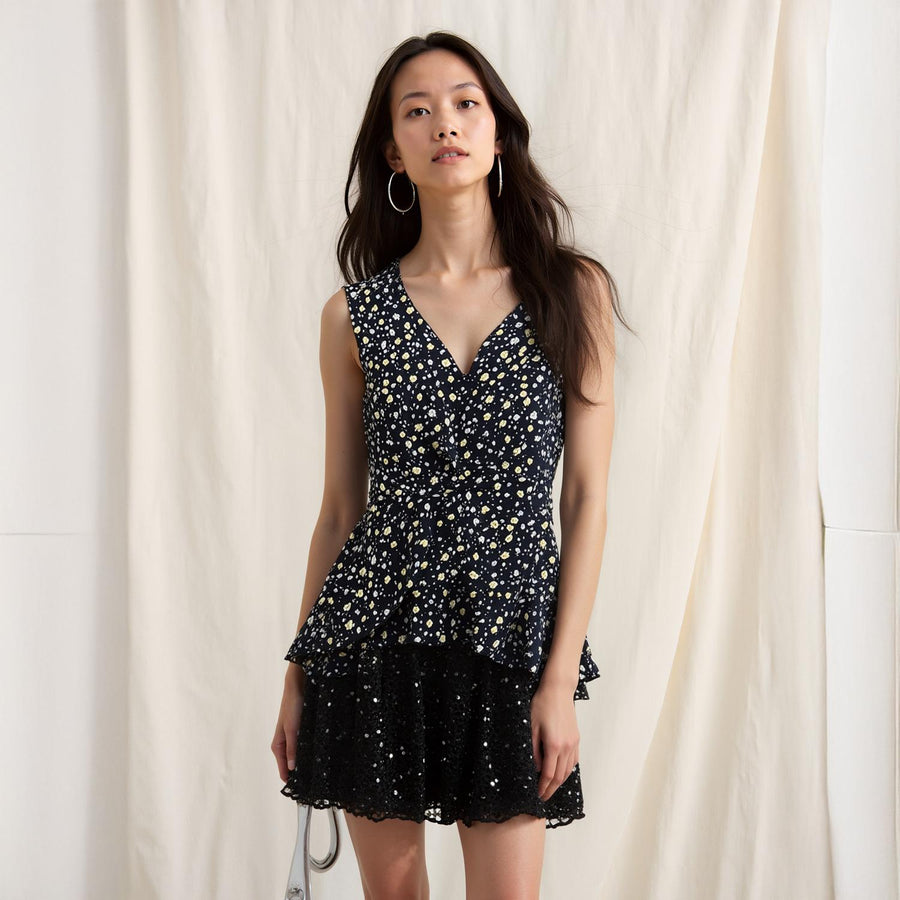 Pleione Sleeveless V-neck Twist Blouse - shopatkonus