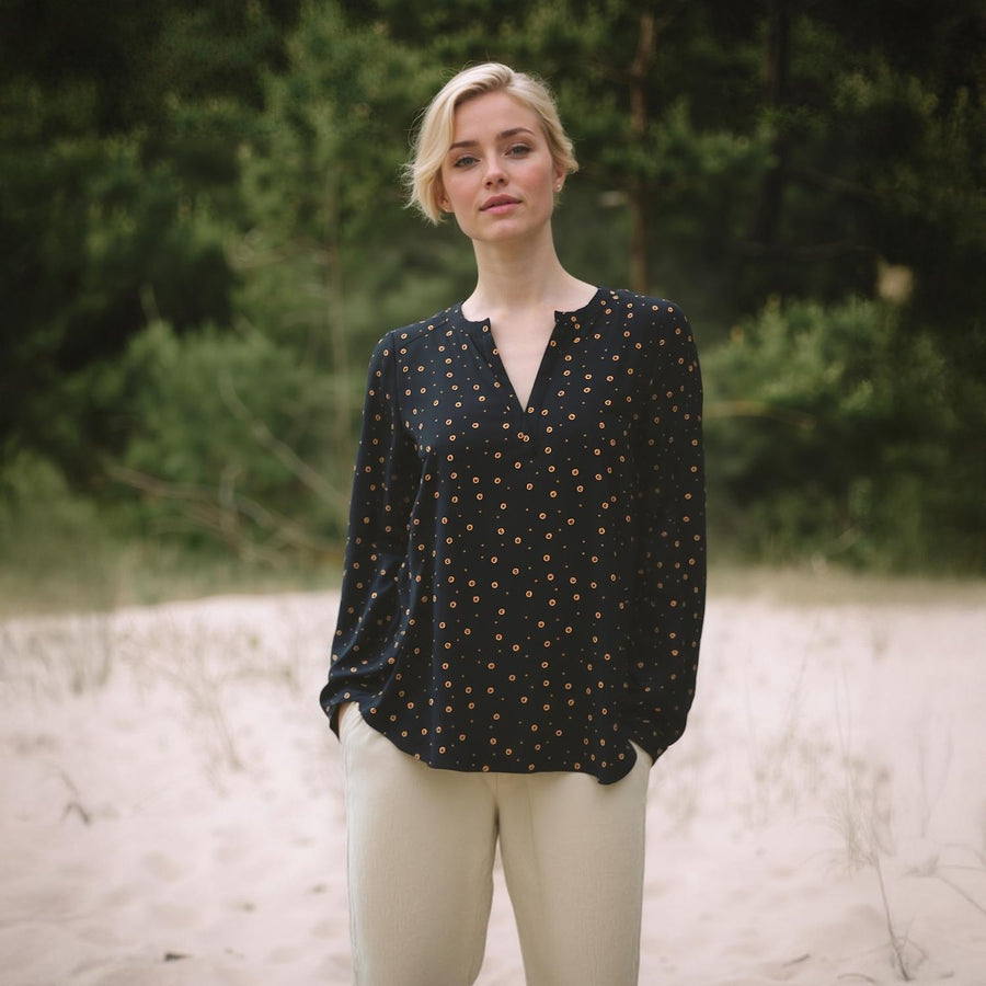 Pleione Women's Hi-Low Pleated Back Tunic In Black Dot - shopatkonus