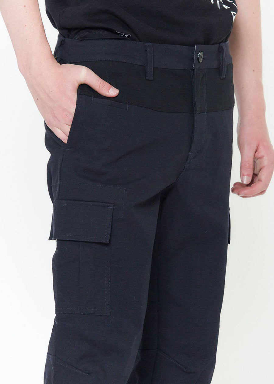 Konus Men's Cropped Color Block Cargo Pants in Navy - shopatkonus