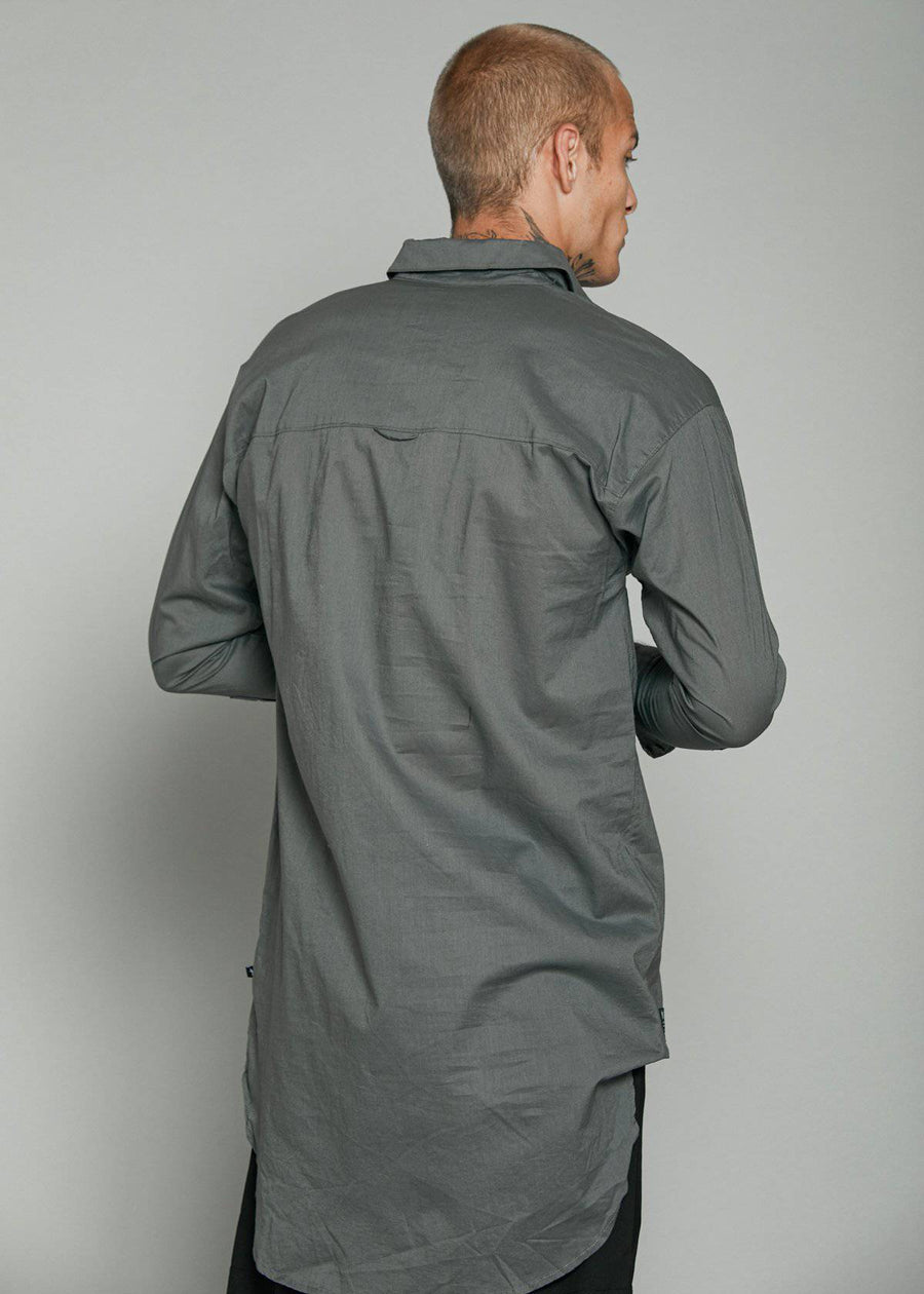 Konus Men's Elongated Button Up Shirt in Grey - shopatkonus