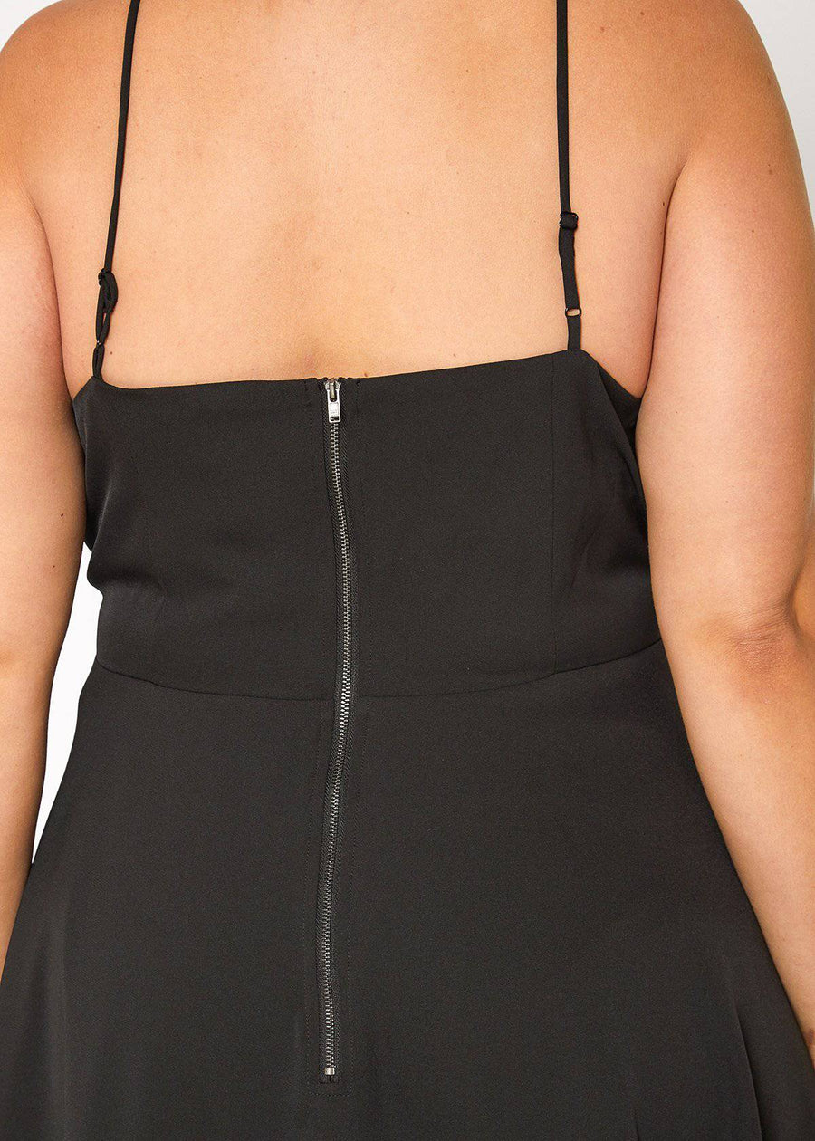 Plus Size V-neck Spaghetti Strap Cocktail Dress in Black - shopatkonus