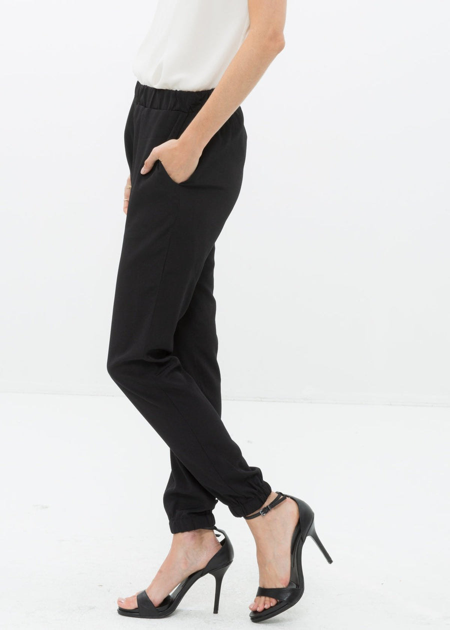 Women's Ankle Cuffed Black Crepe Pants In Black - shopatkonus